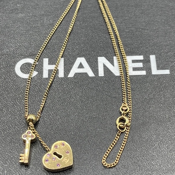 Chanel Vintage Rare Lock/key Necklace - Picture 5 of 7